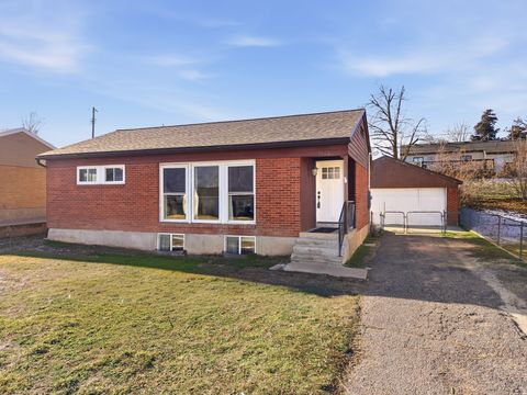 Photo of 5123 S 550 W, Washington Terrace, UT 84405 (MLS # 2131973)