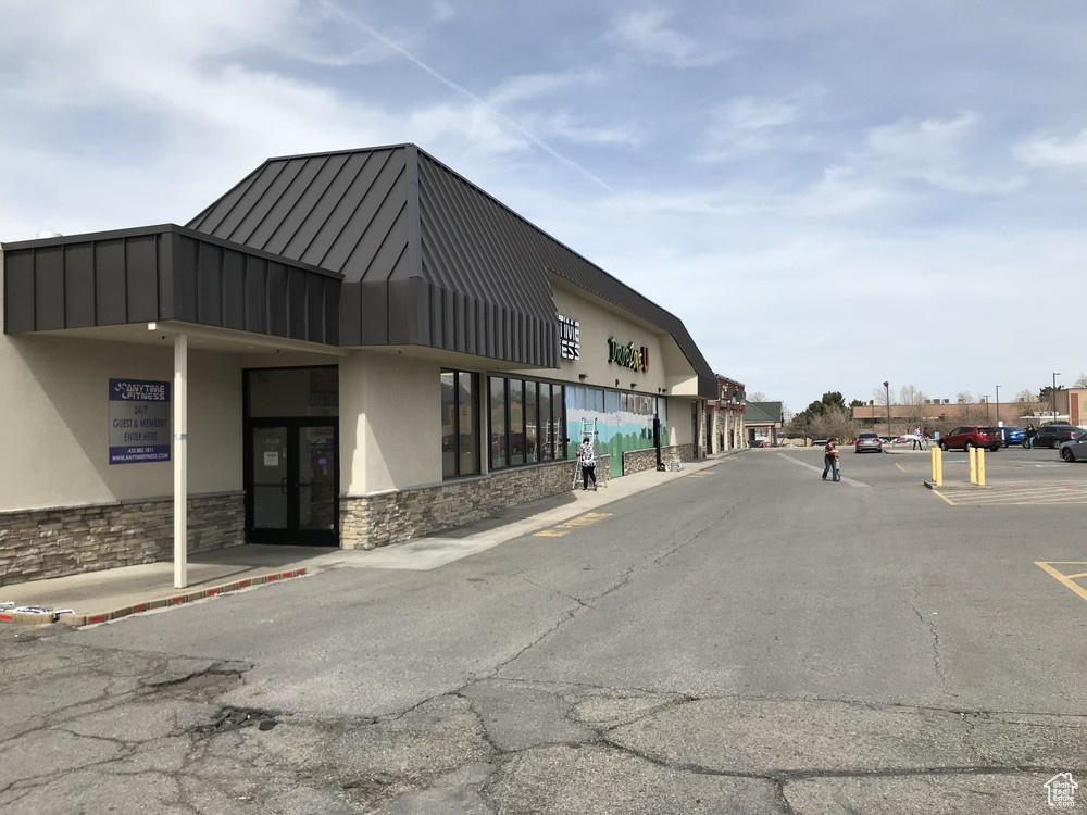 HOLLYWOOD PLAZA - Commercial Lease