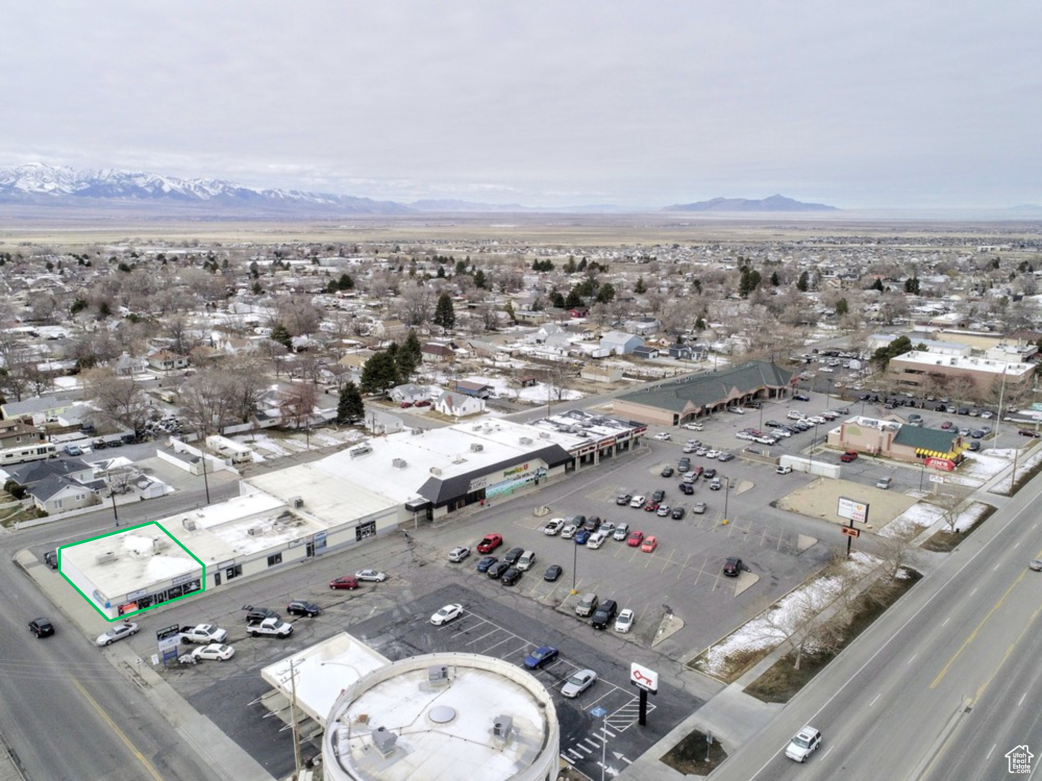 HOLLYWOOD PLAZA - Commercial Lease