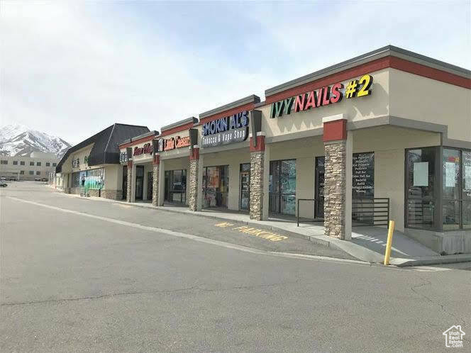 HOLLYWOOD PLAZA - Commercial Lease