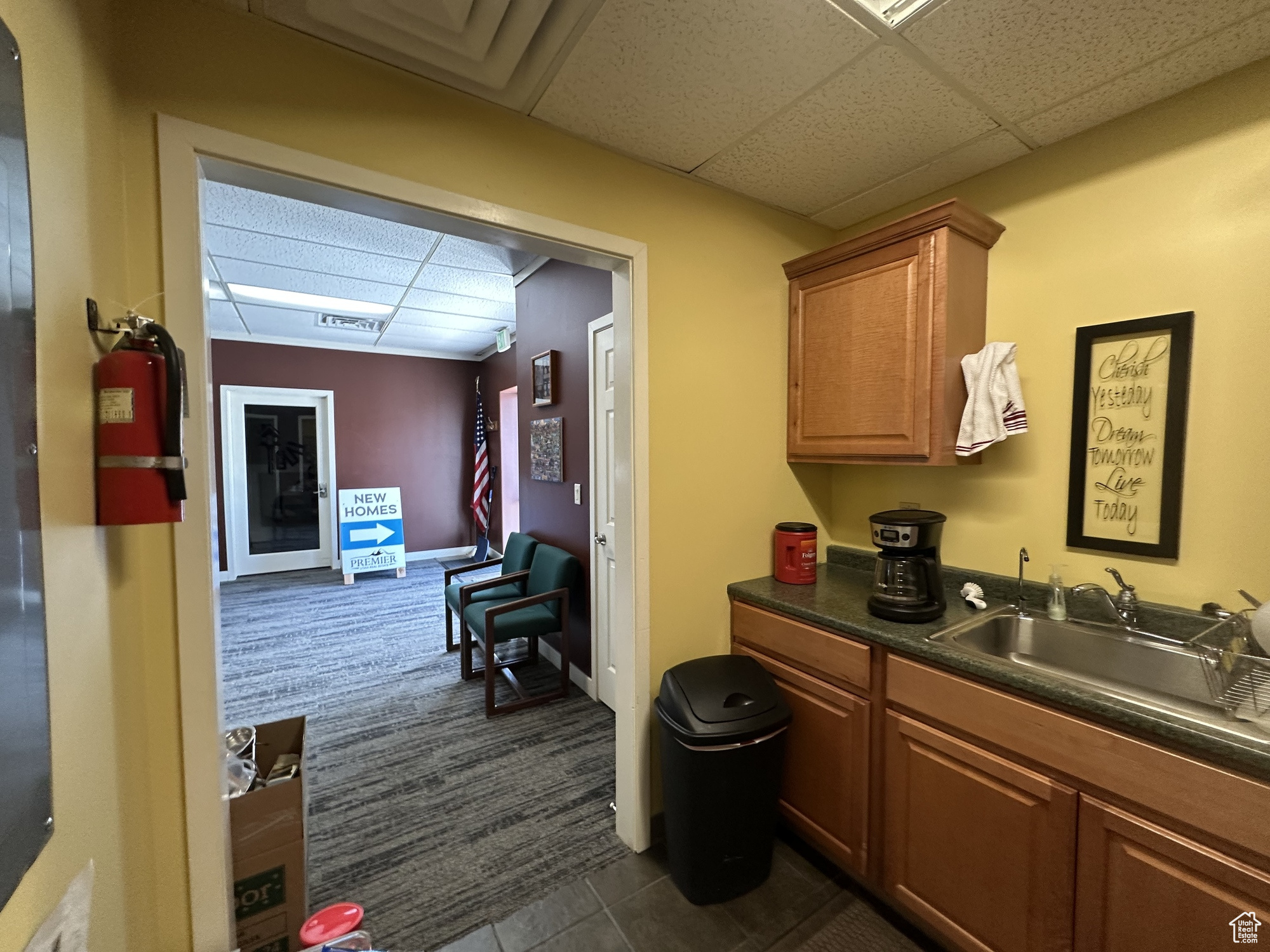 HOLLYWOOD PLAZA - Commercial Lease