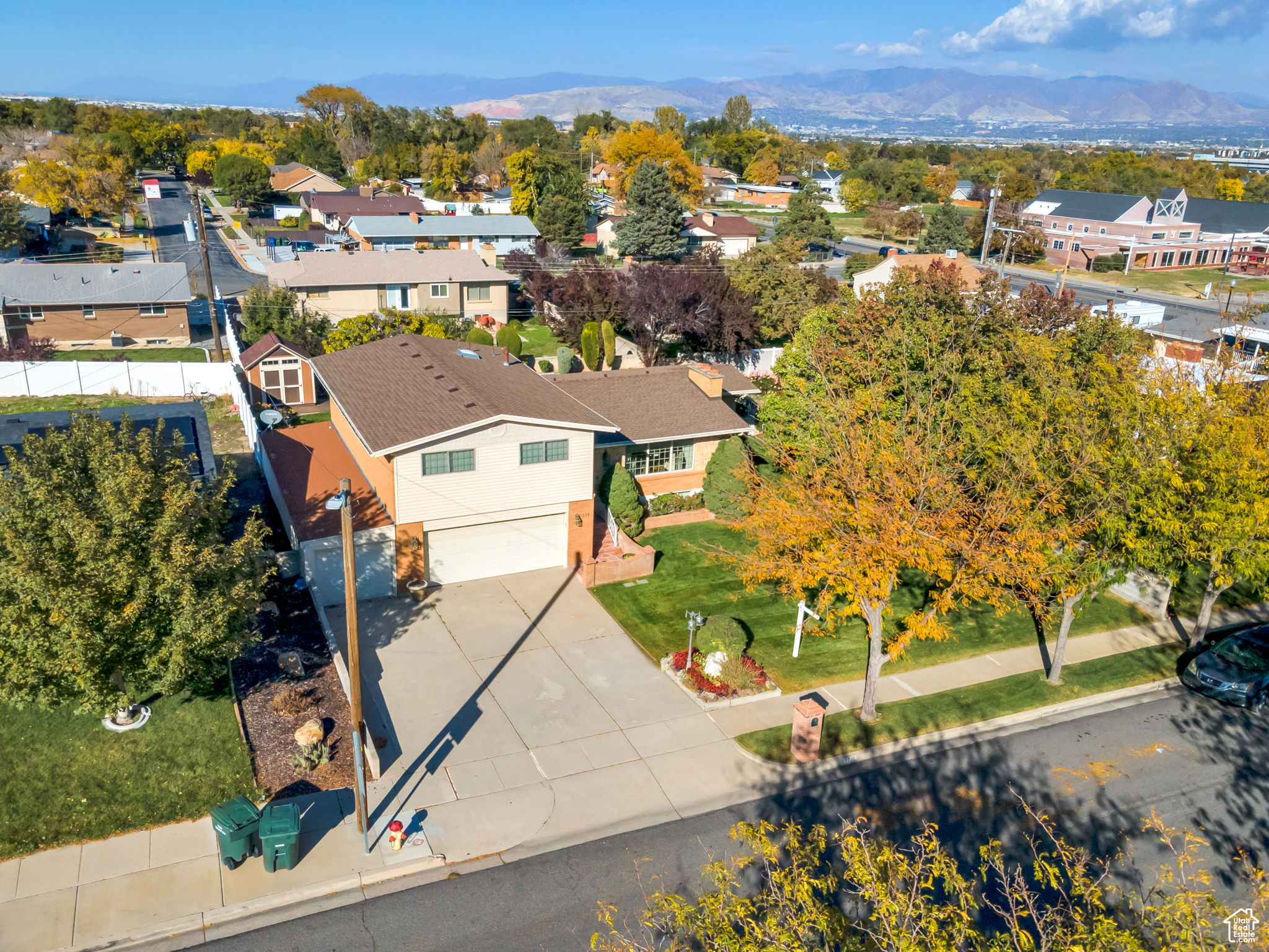 CRESTFIELD - Residential