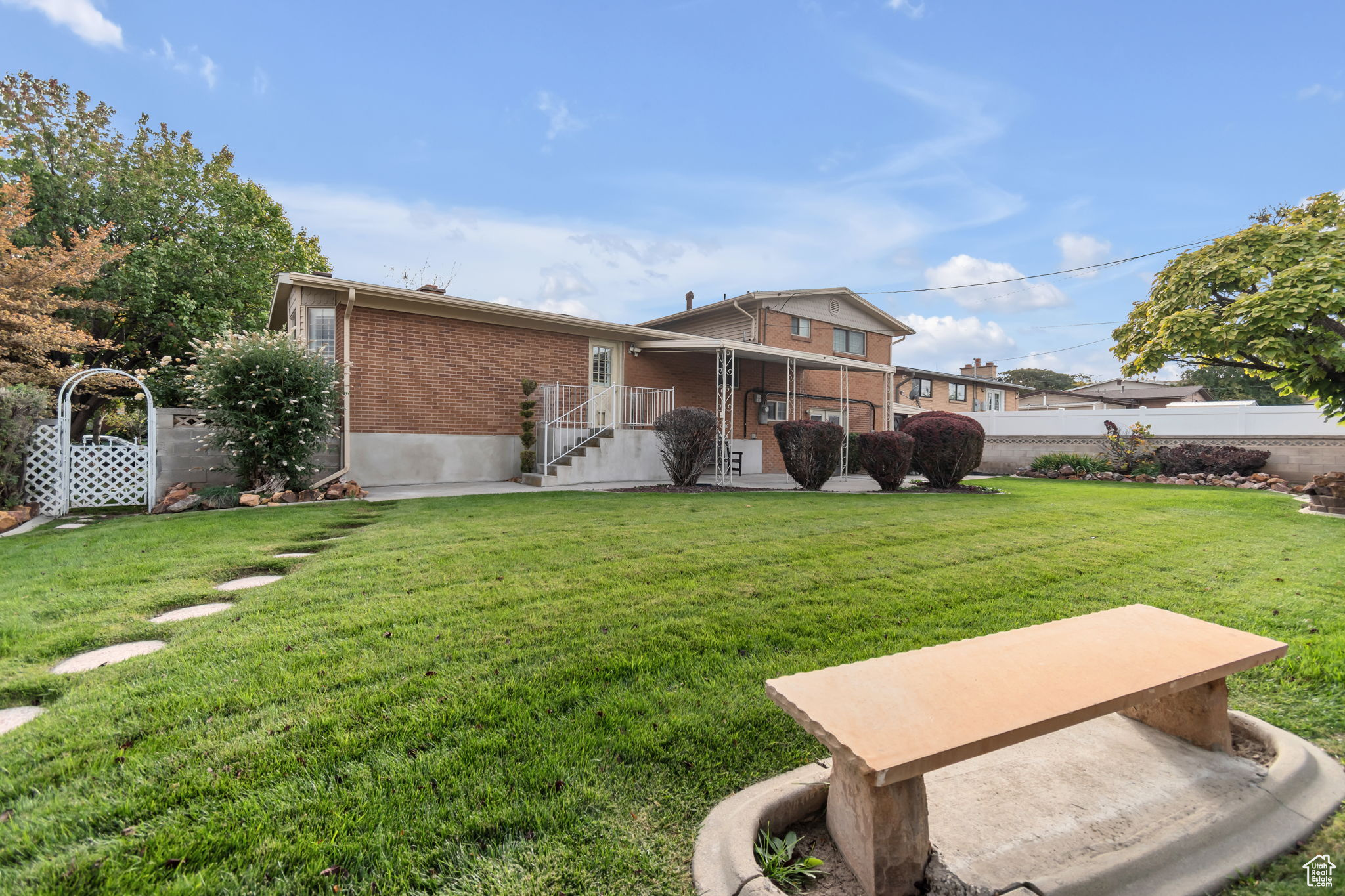 CRESTFIELD - Residential