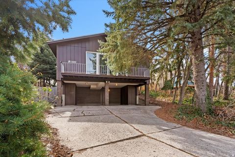 Photo of 689 E SUNSET LN, South Ogden, UT 84403 (MLS # 2140151)