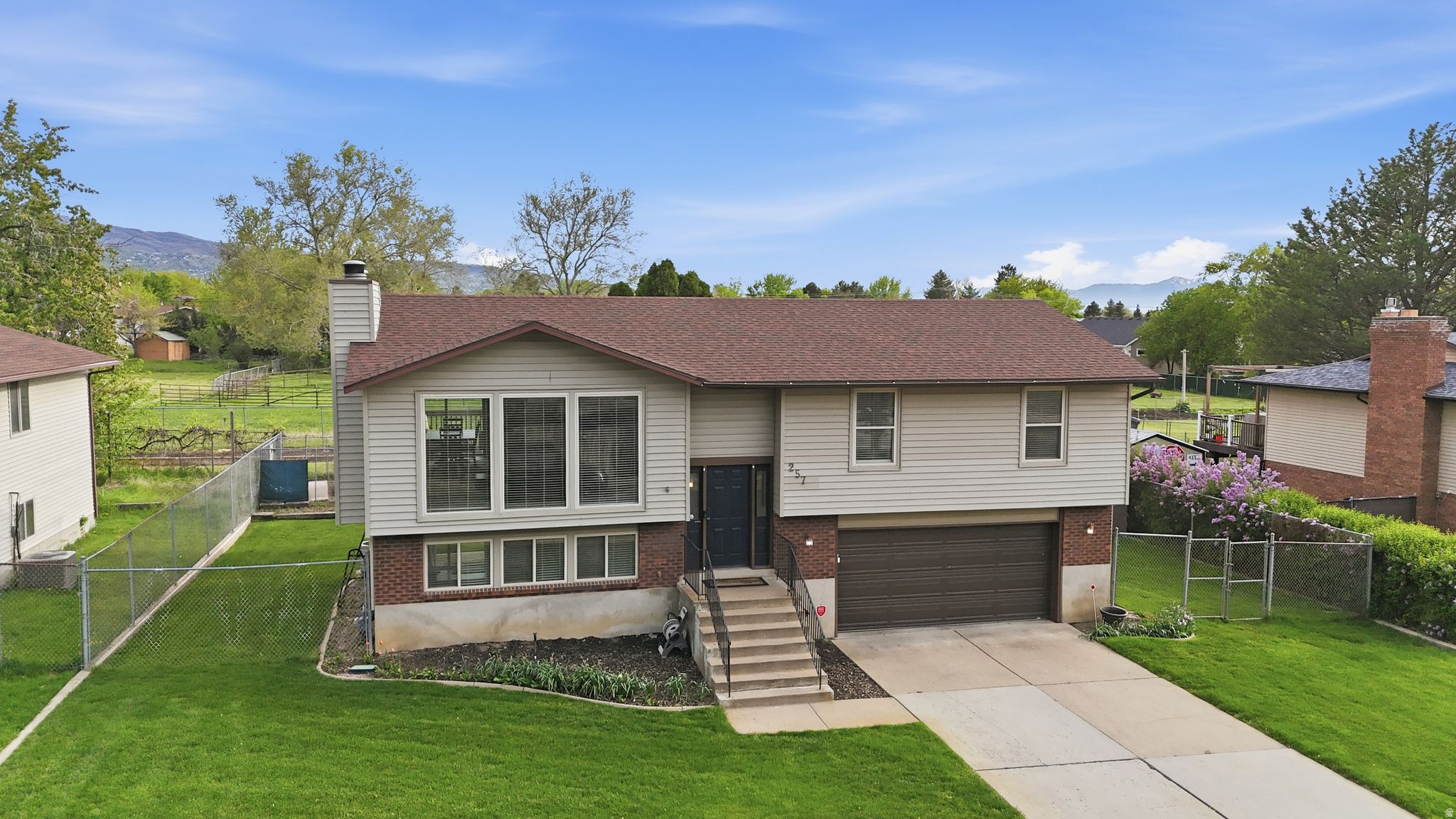 CHASE LANE WEST - Residential