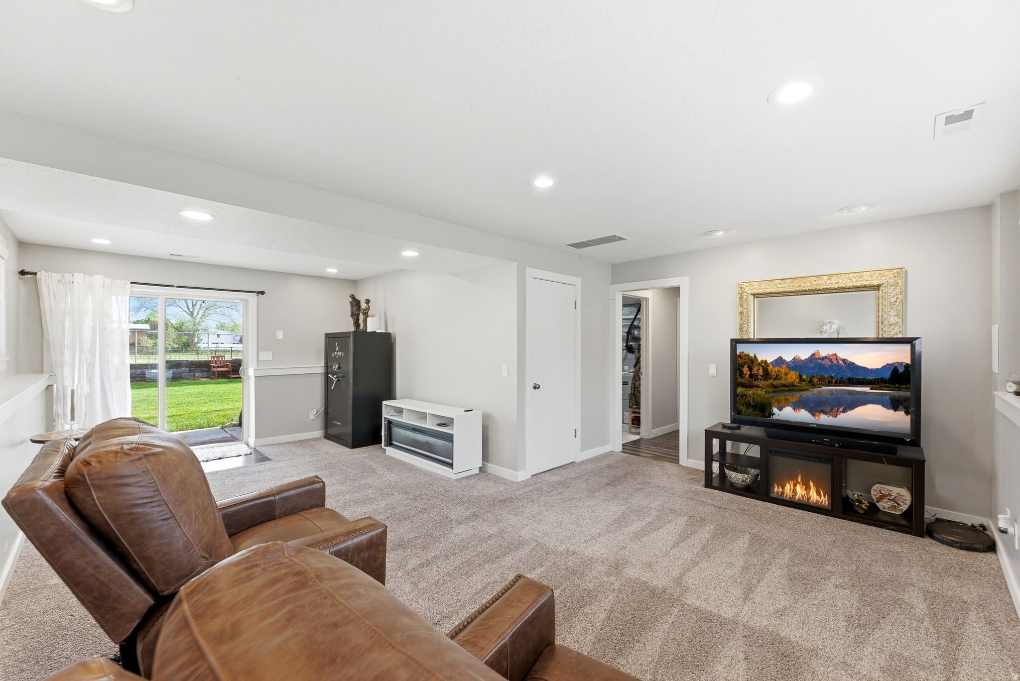 CHASE LANE WEST - Residential