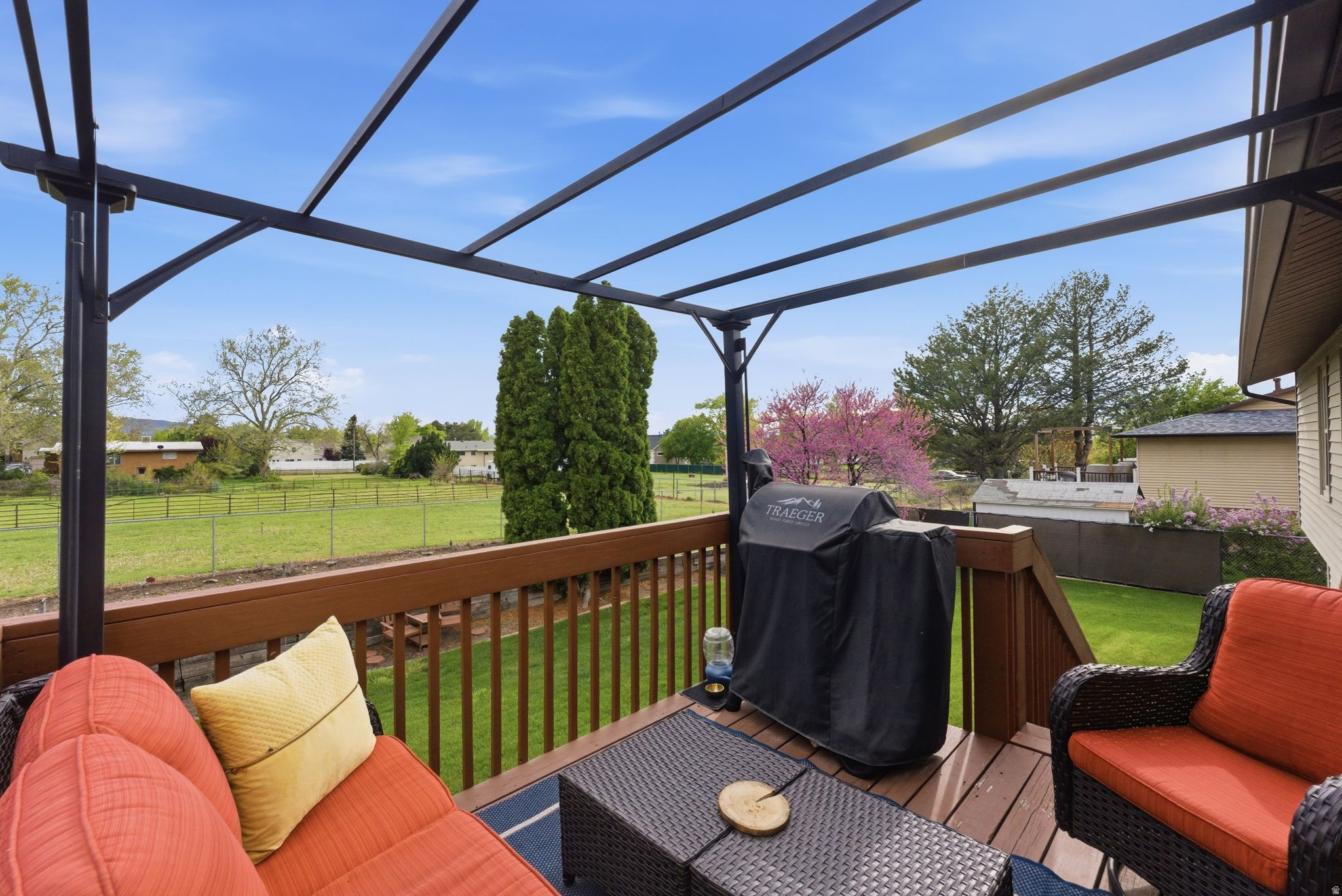 CHASE LANE WEST - Residential