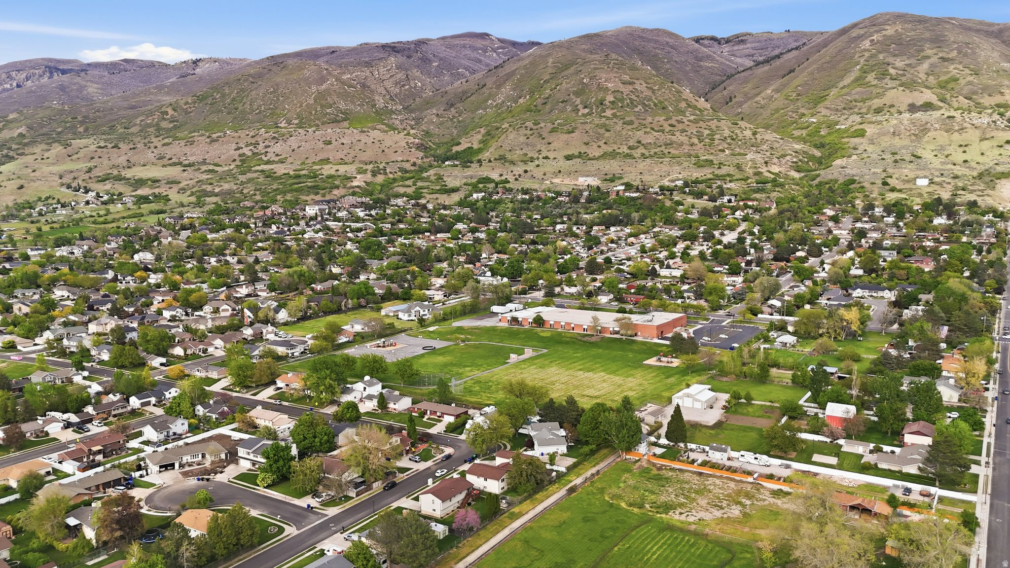 CHASE LANE WEST - Residential