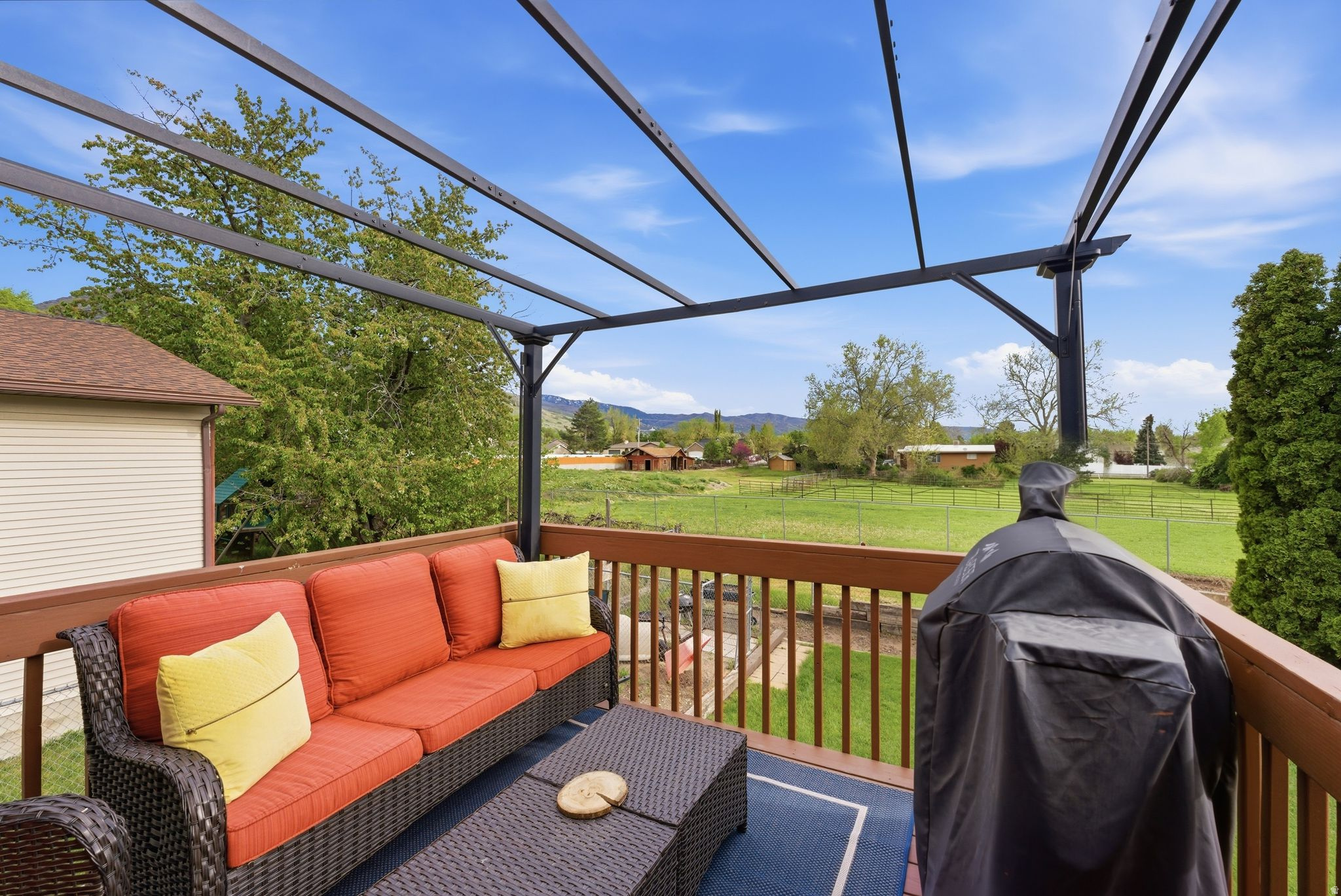 CHASE LANE WEST - Residential