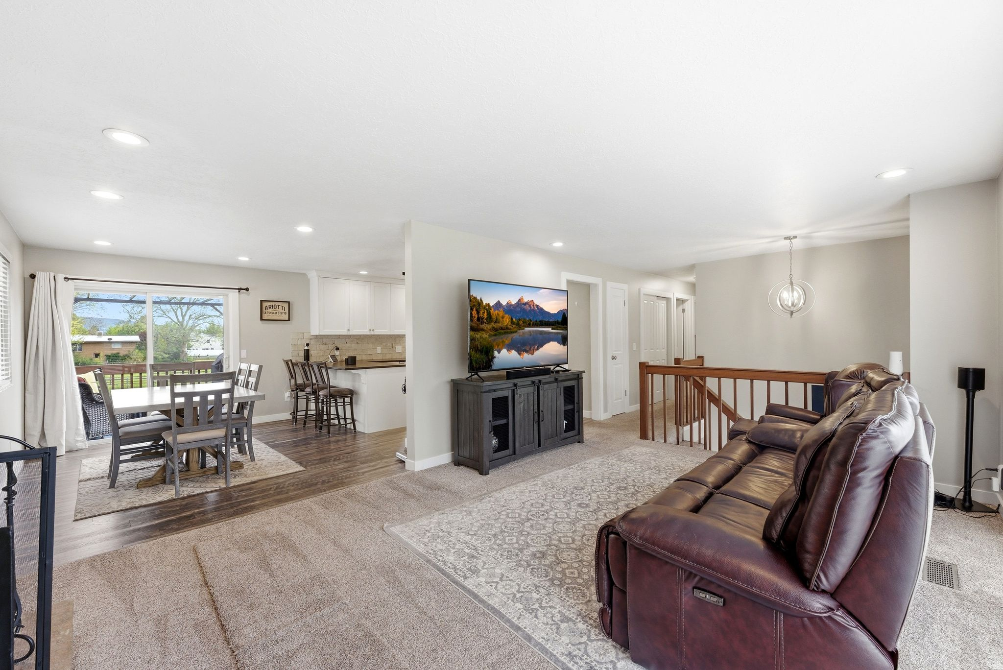 CHASE LANE WEST - Residential