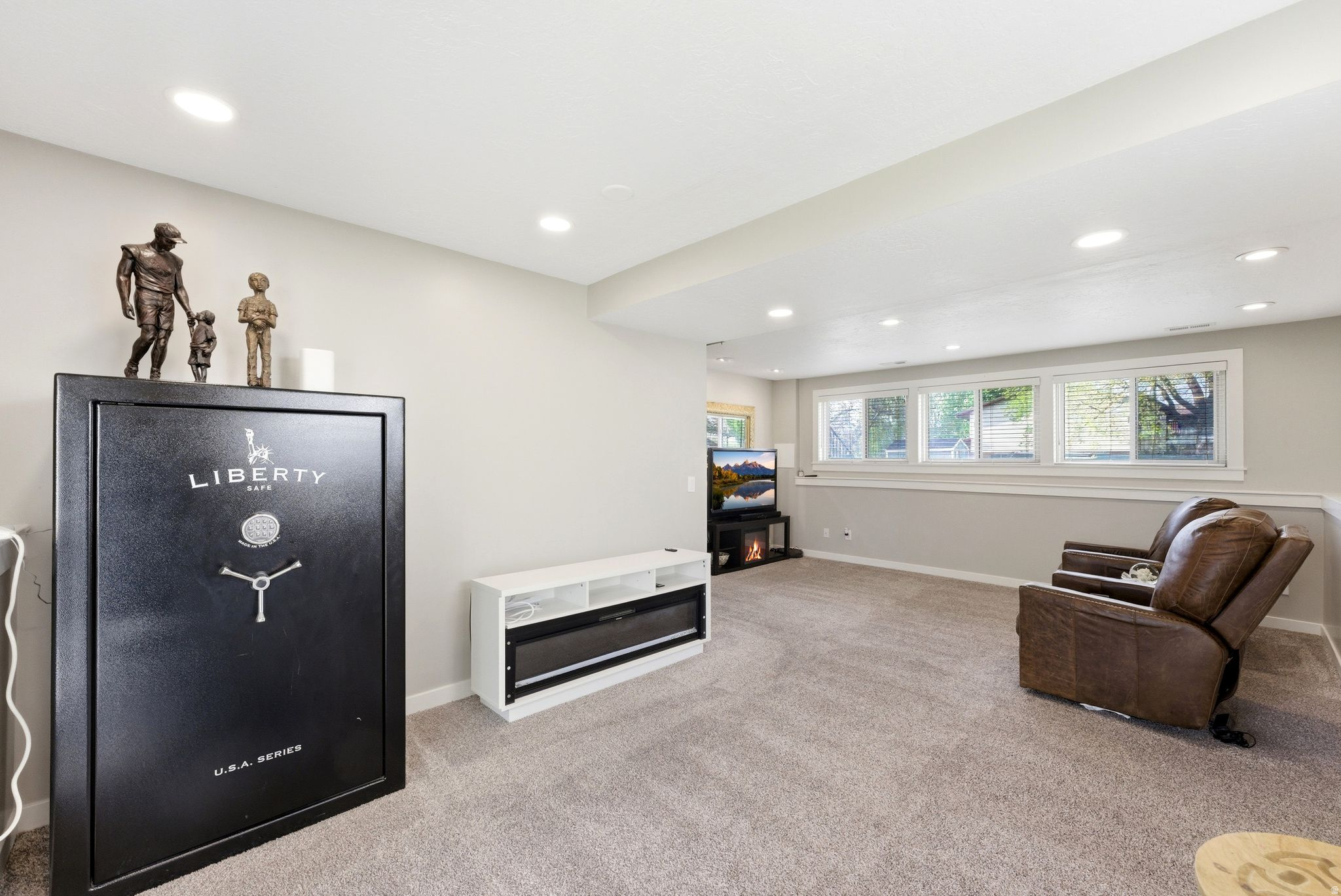 CHASE LANE WEST - Residential