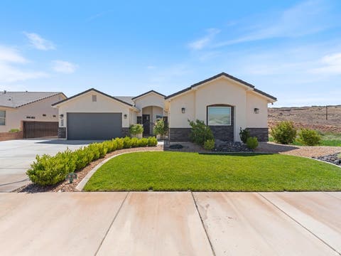 Photo of 624 N SANDY TALUS DR, Washington, UT 84780 (MLS # 2166674)