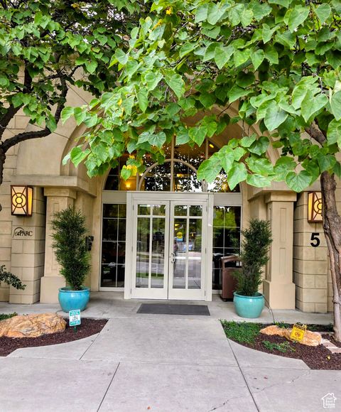 Photo of 5 S 500 W #801, Salt Lake City, UT 84101 (MLS # 2115741)