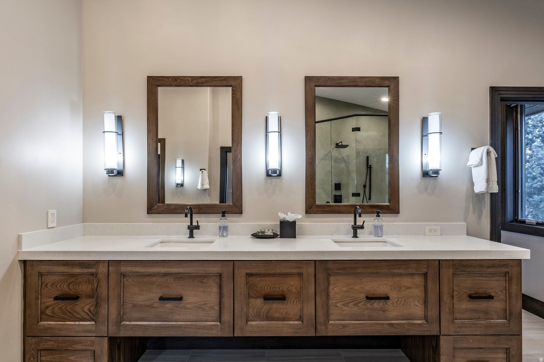 THE OAKS - Residential