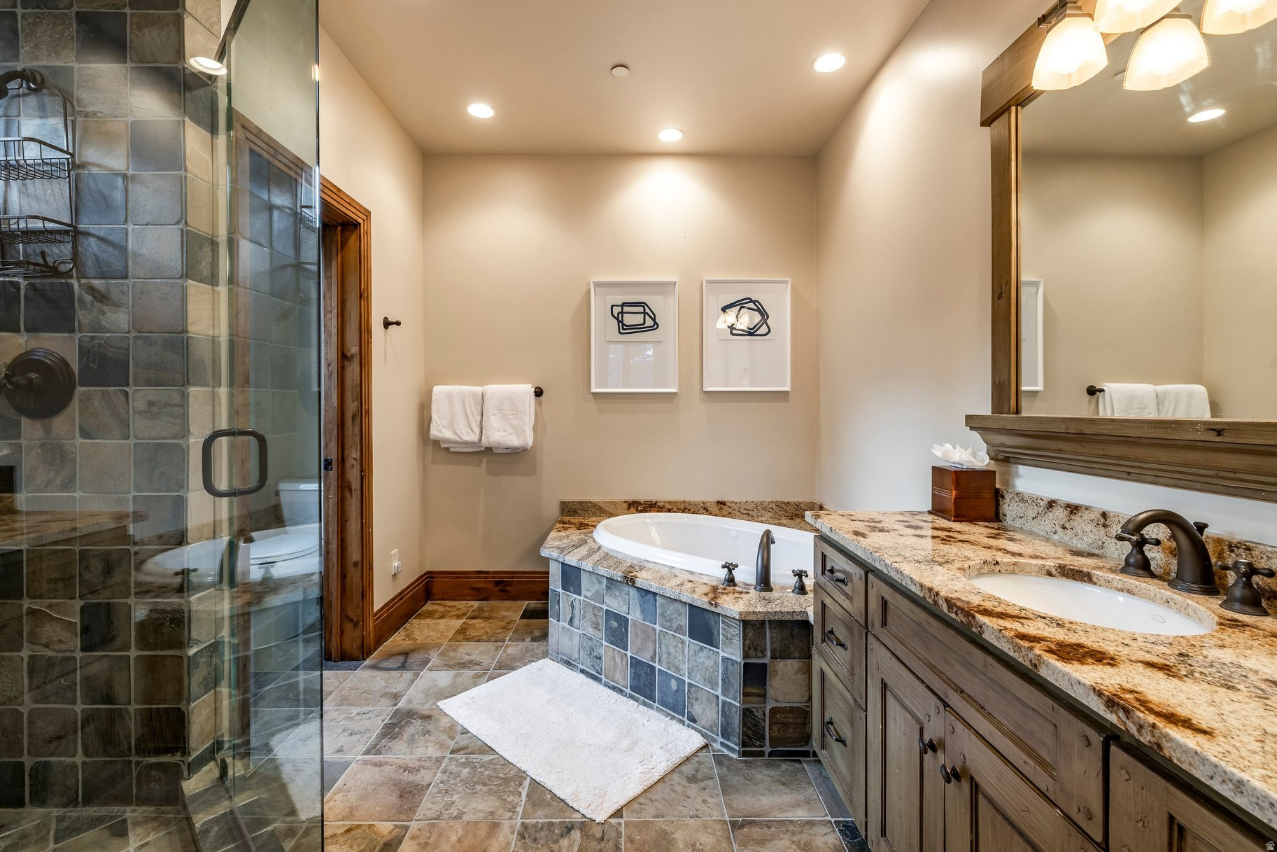 THE OAKS - Residential