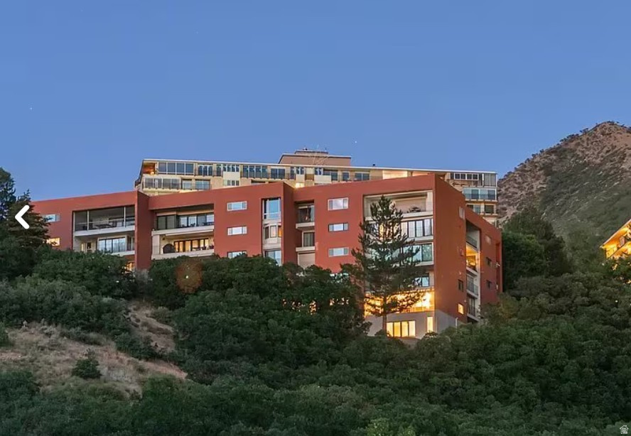 DONNER CREST CONDOMINIUMS - Residential