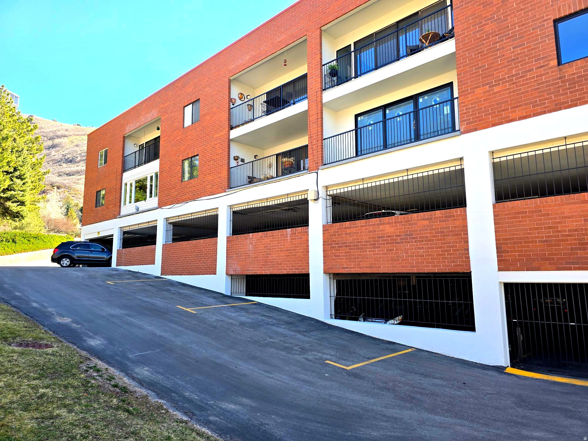 DONNER CREST CONDOMINIUMS - Residential