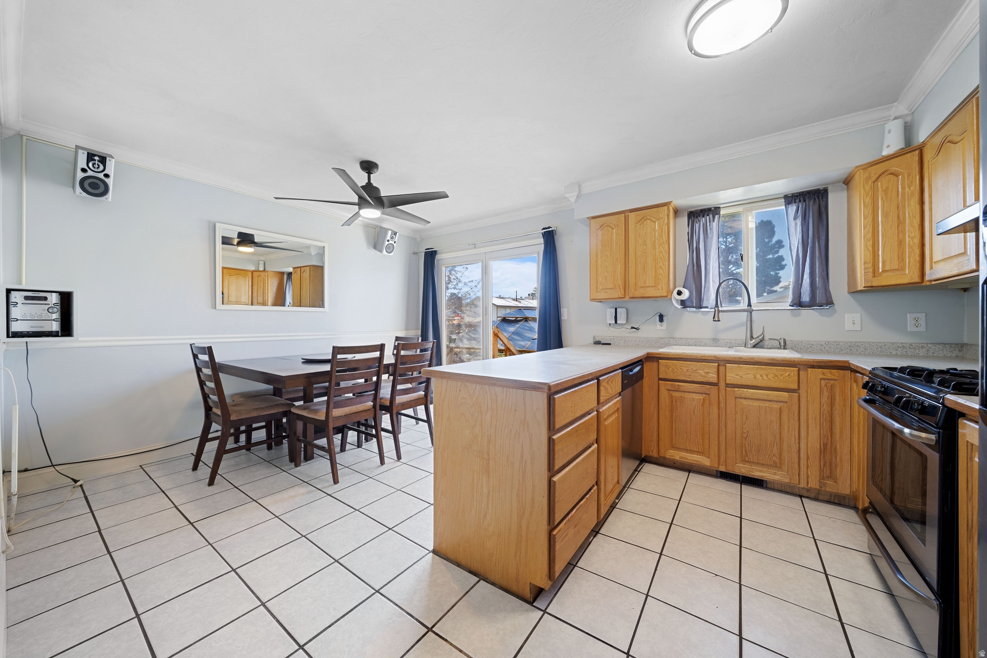 WOODLEDGE #3 - Residential