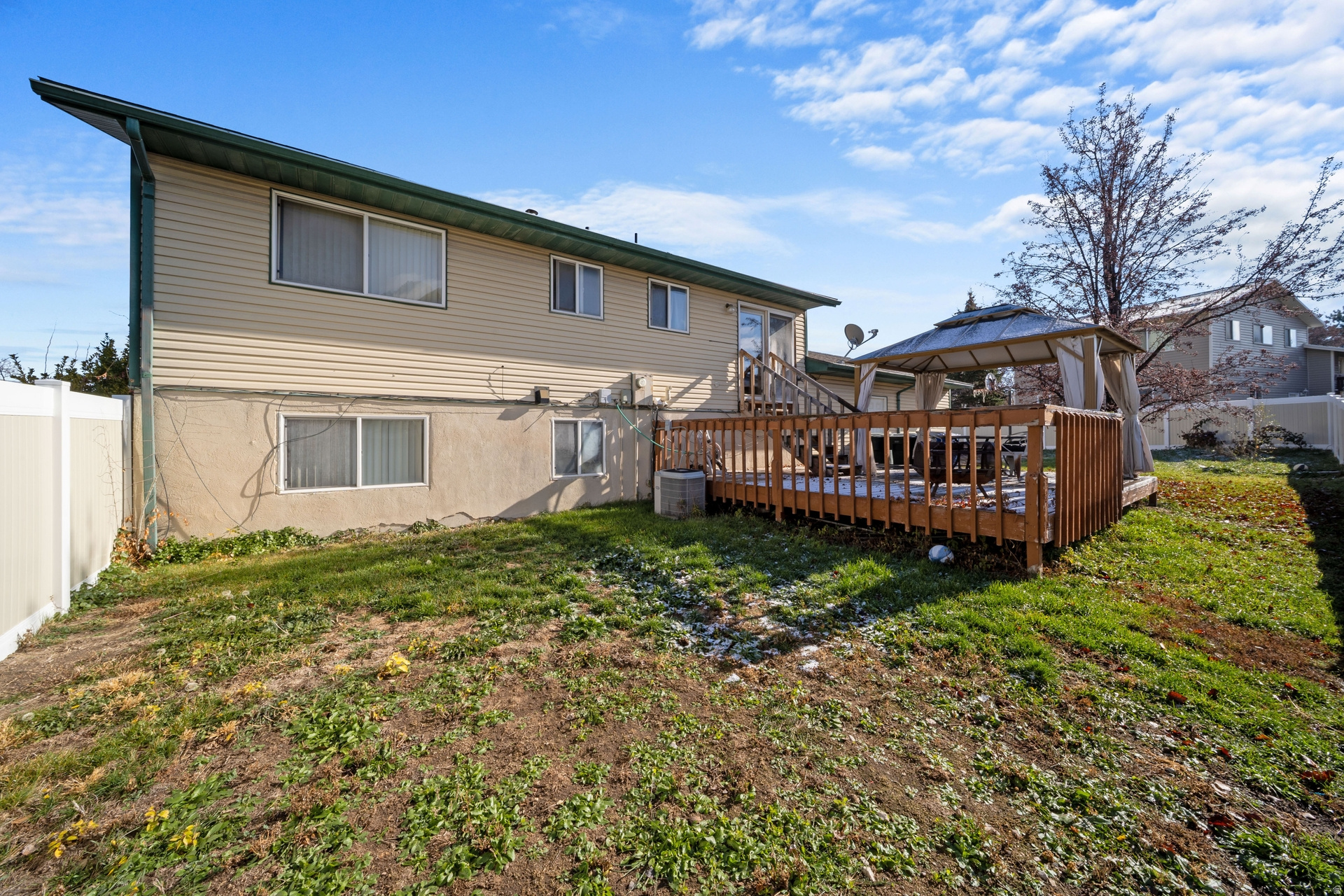 WOODLEDGE #3 - Residential