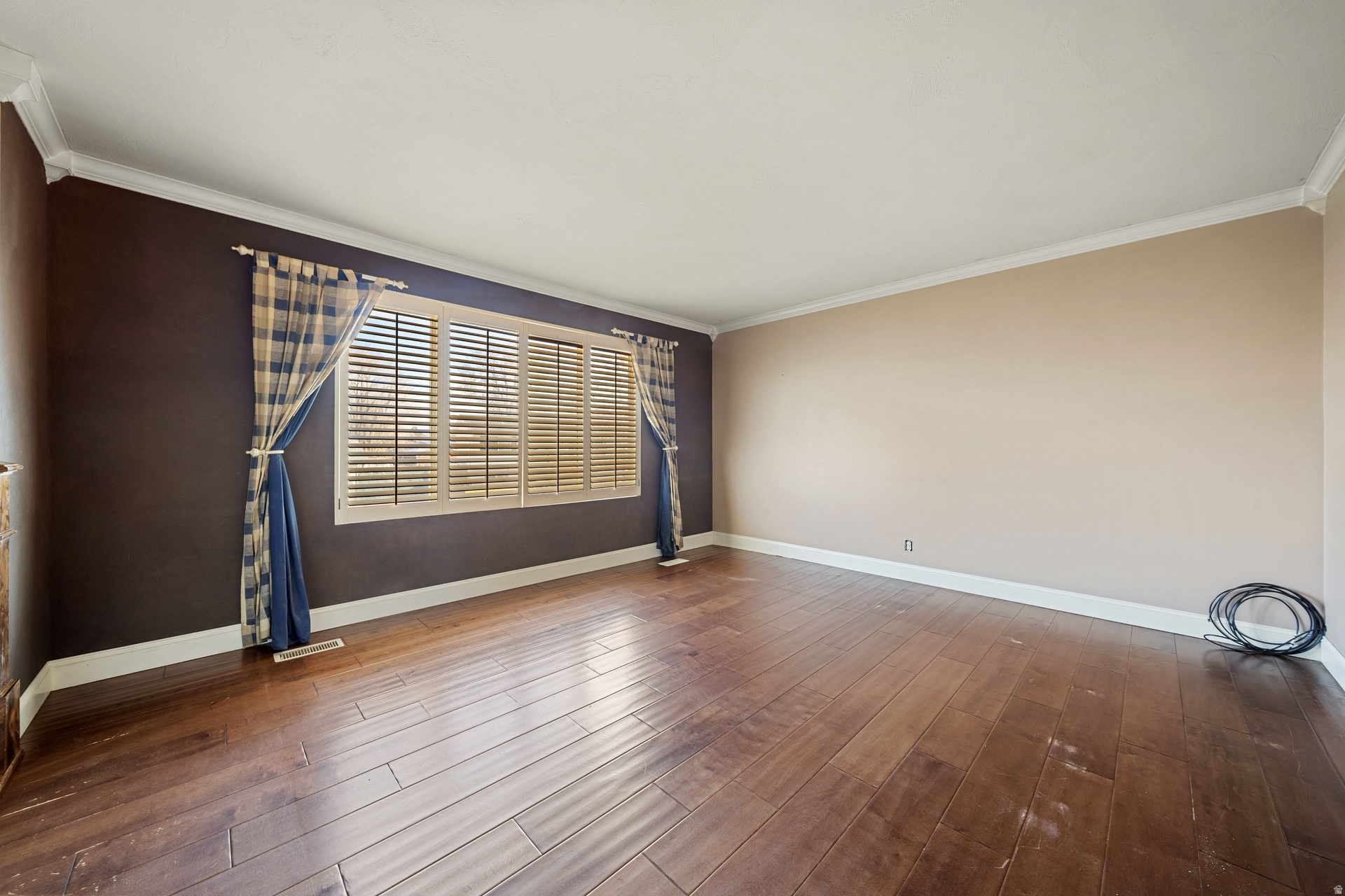 WOODLEDGE #3 - Residential