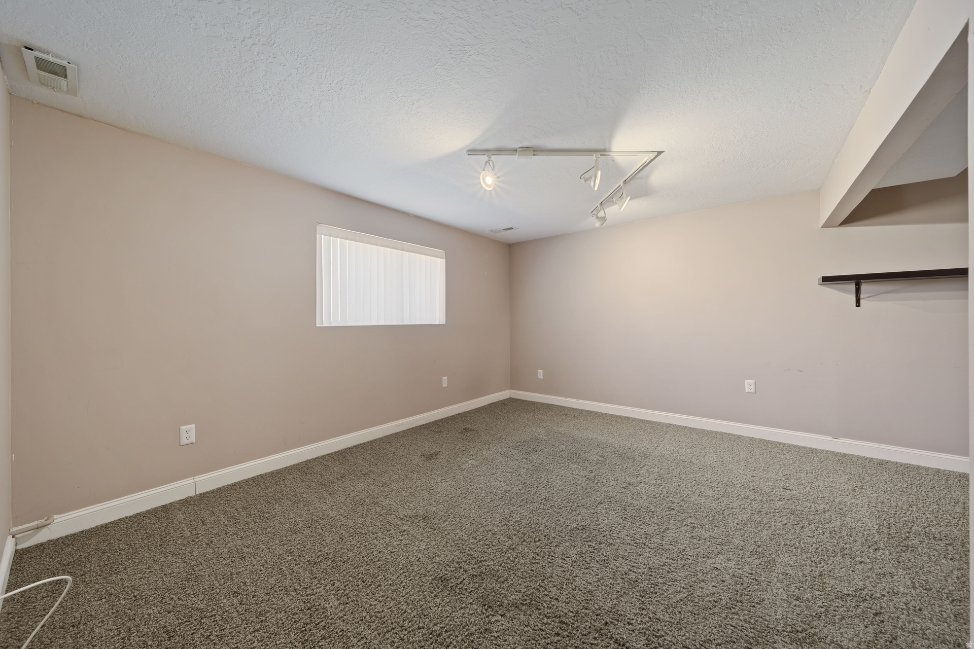 WOODLEDGE #3 - Residential