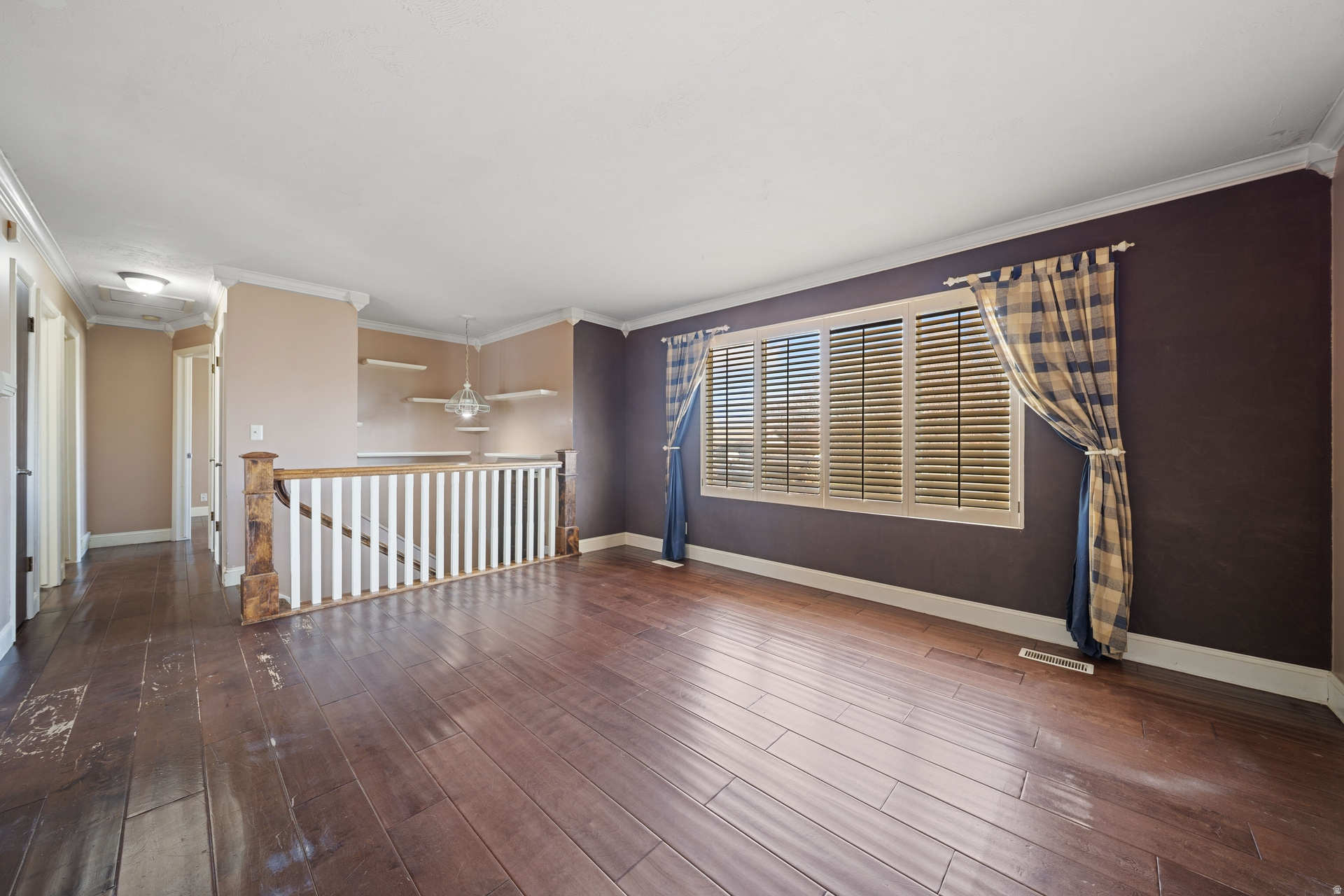 WOODLEDGE #3 - Residential