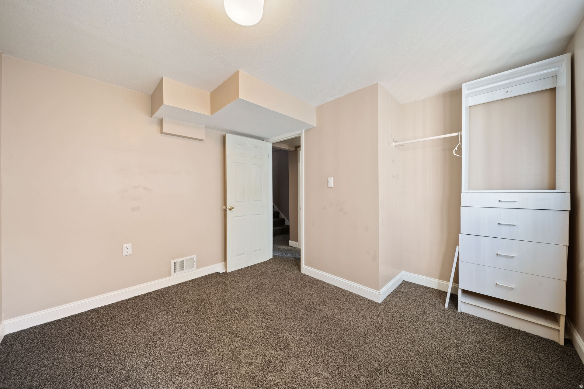 WOODLEDGE #3 - Residential