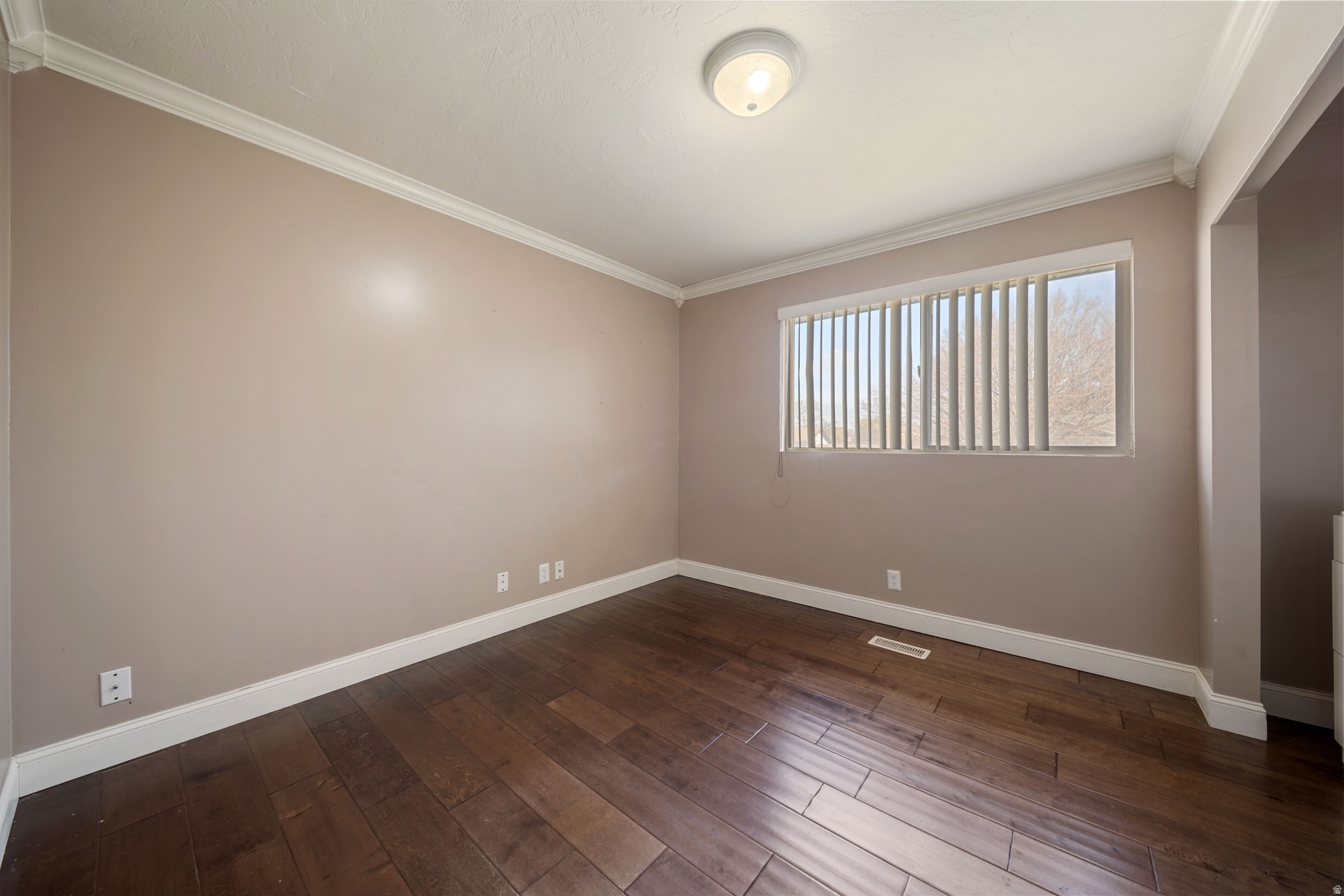 WOODLEDGE #3 - Residential