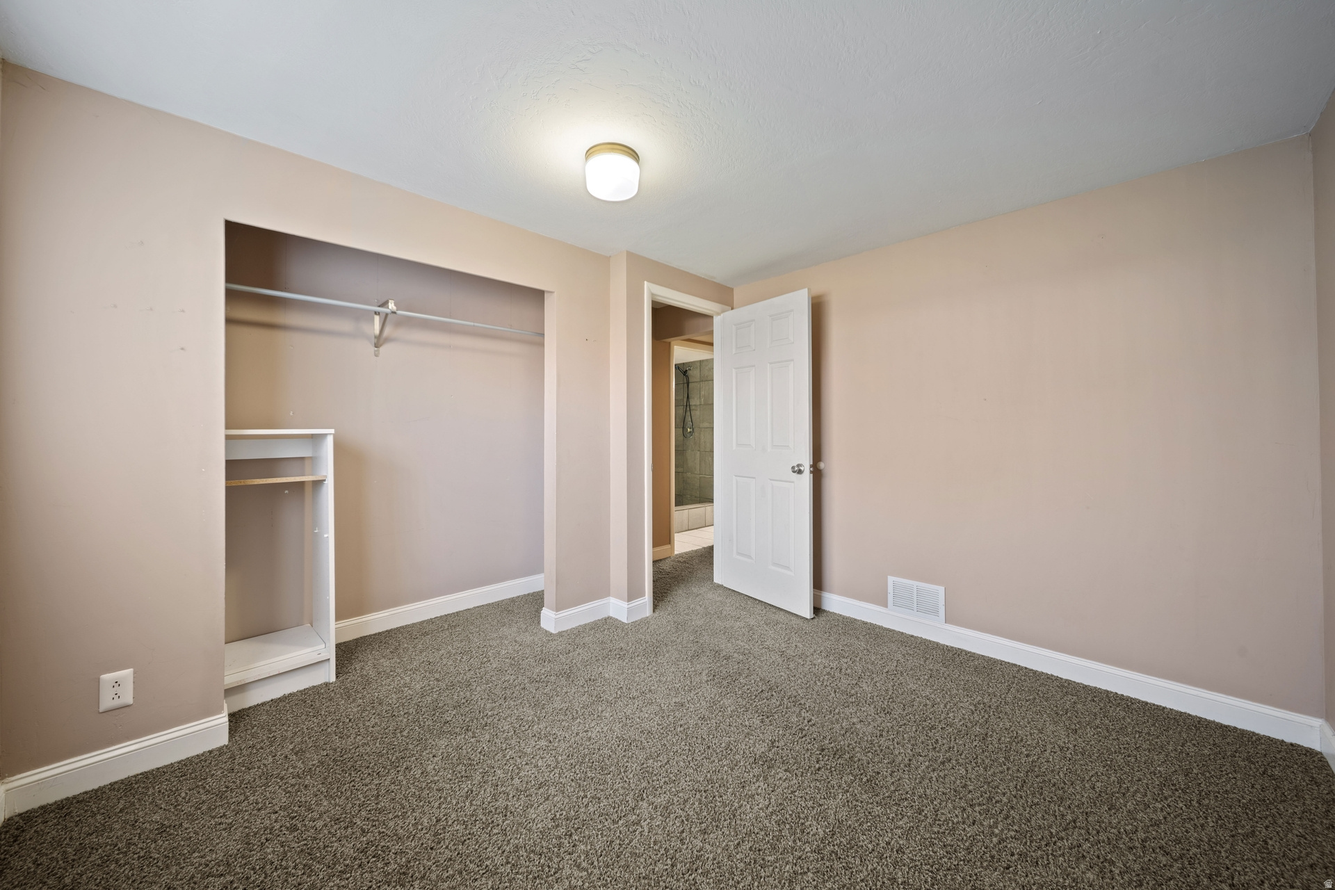 WOODLEDGE #3 - Residential