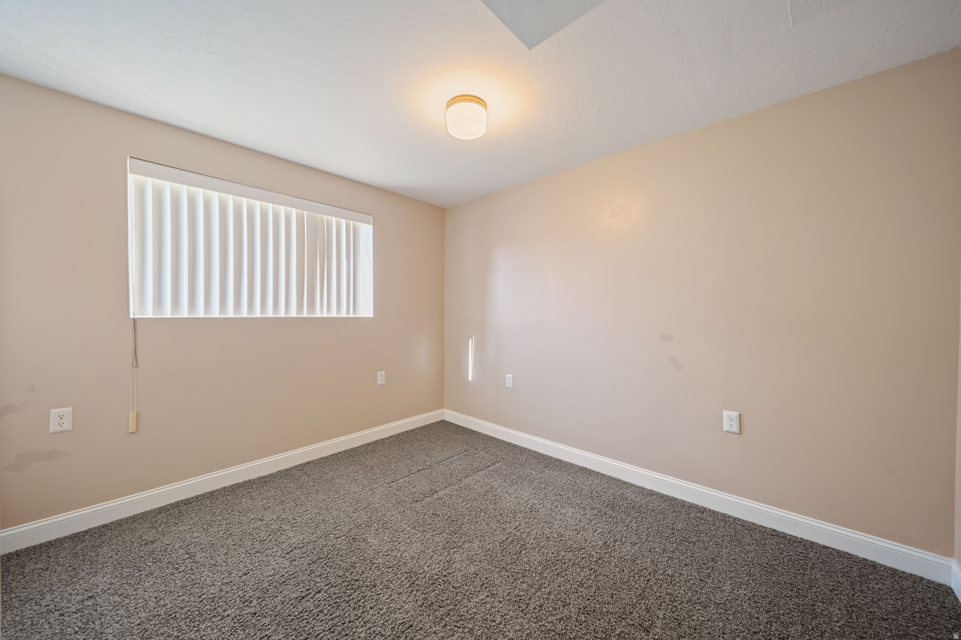 WOODLEDGE #3 - Residential