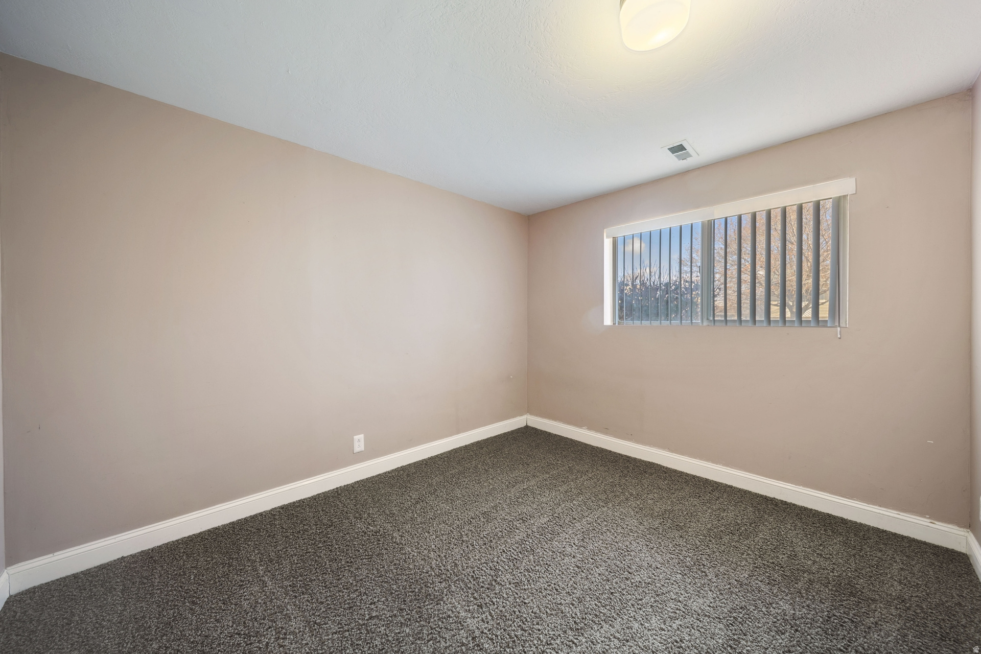 WOODLEDGE #3 - Residential