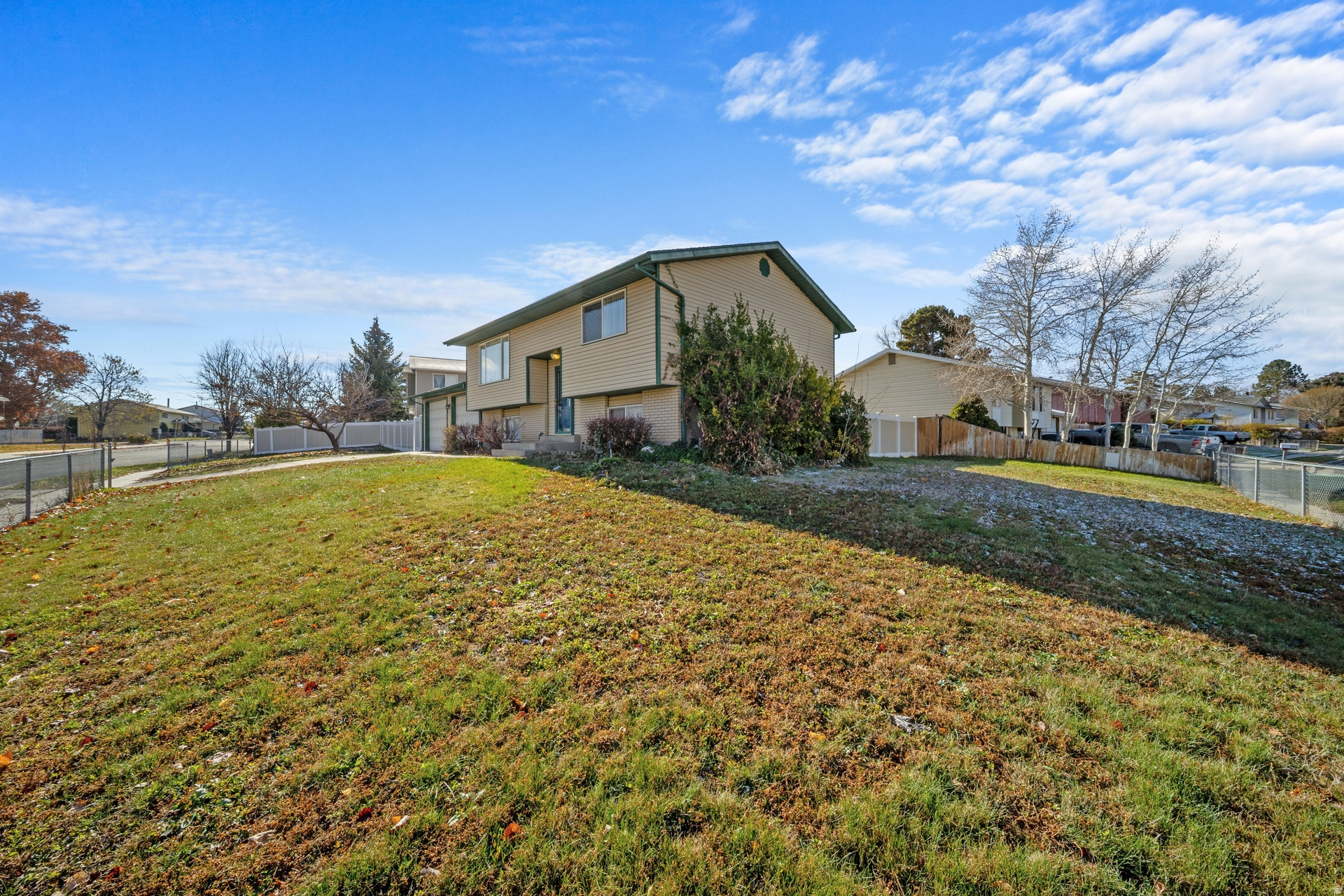 WOODLEDGE #3 - Residential