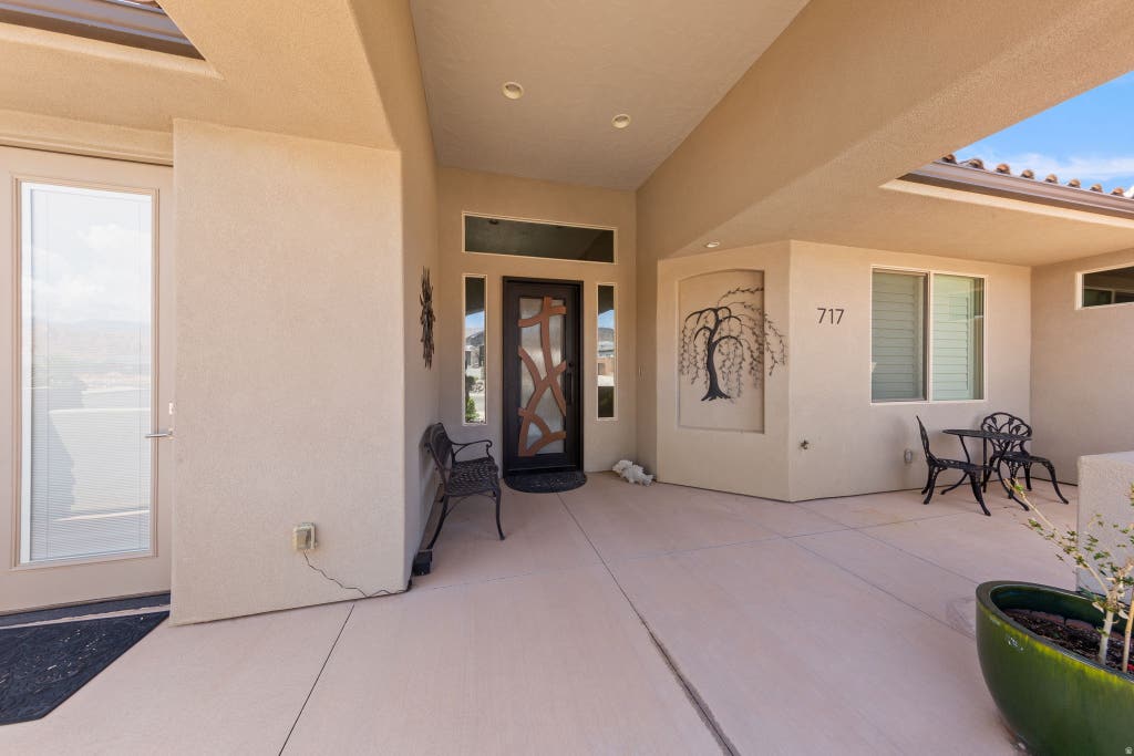 Photo of 717 W OSPREY DR, Washington, UT 84780 (MLS # 2173918)