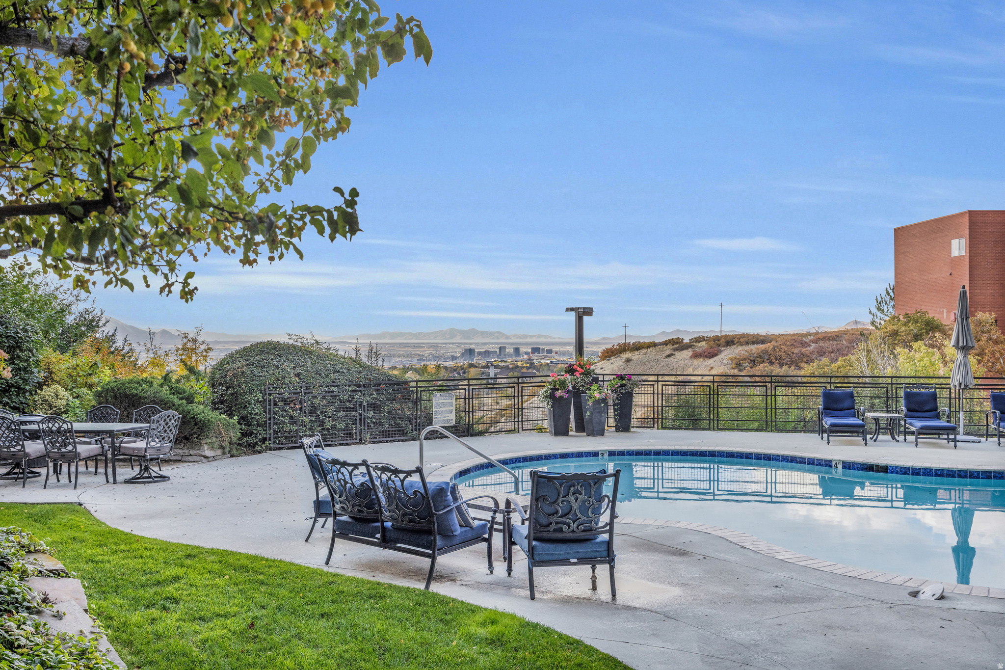 OAK CREST GARDENS - Residential