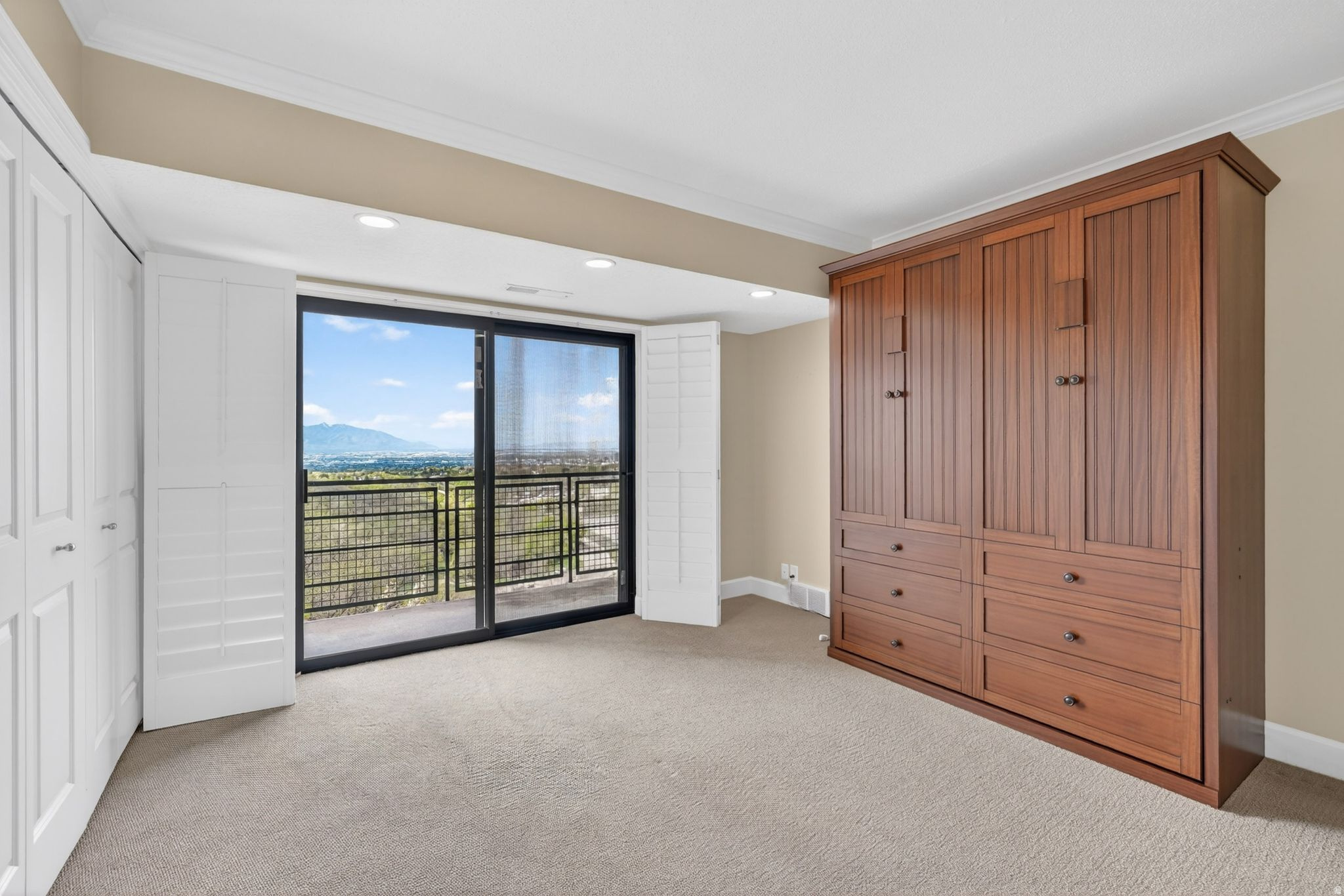 OAK CREST GARDENS - Residential