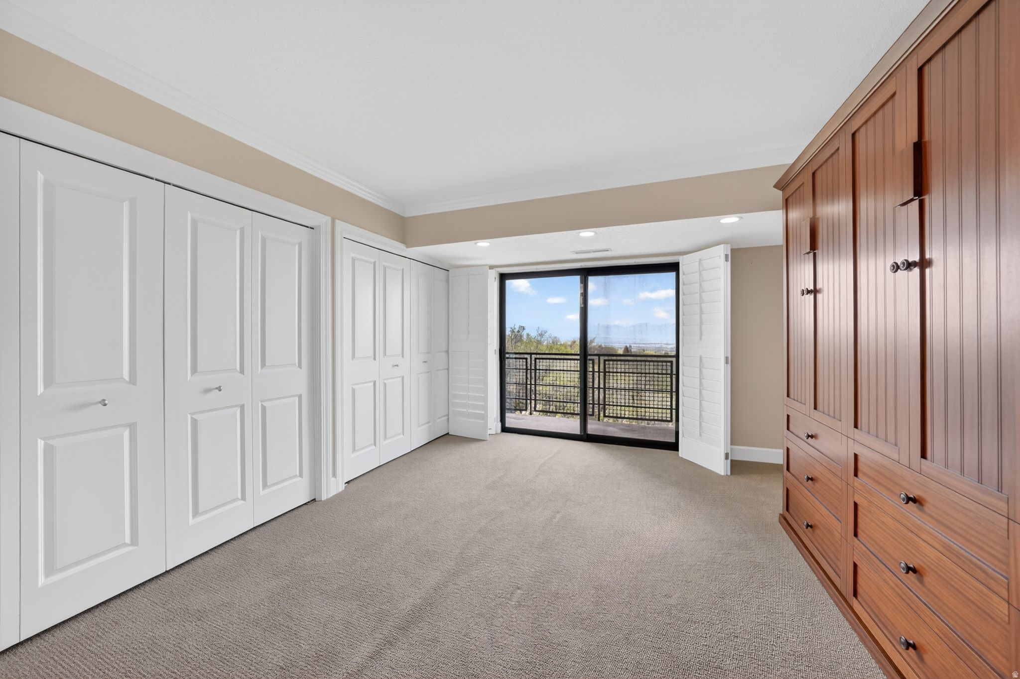 OAK CREST GARDENS - Residential