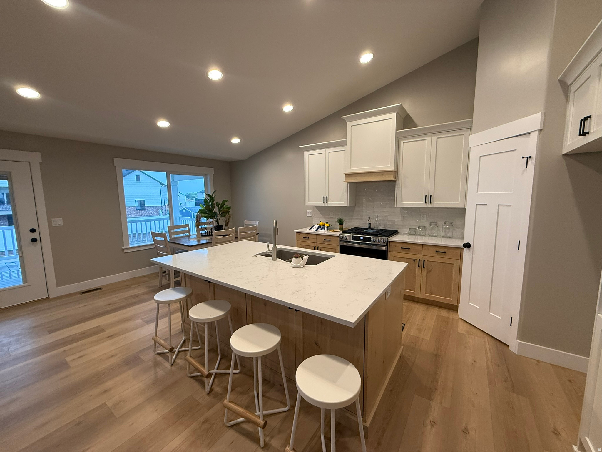 HAPPY DAYS - Residential