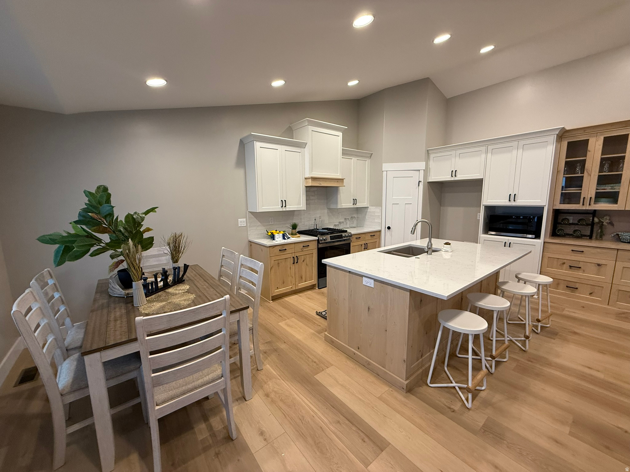 HAPPY DAYS - Residential