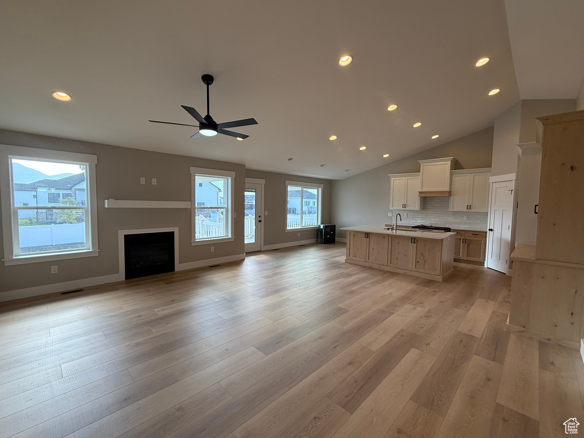 HAPPY DAYS - Residential