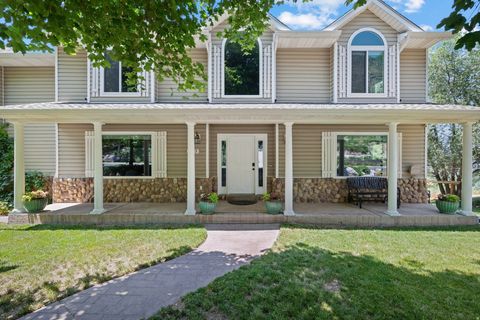 Photo of 663 N 880 E, Springville, UT 84663 (MLS # 2139179)