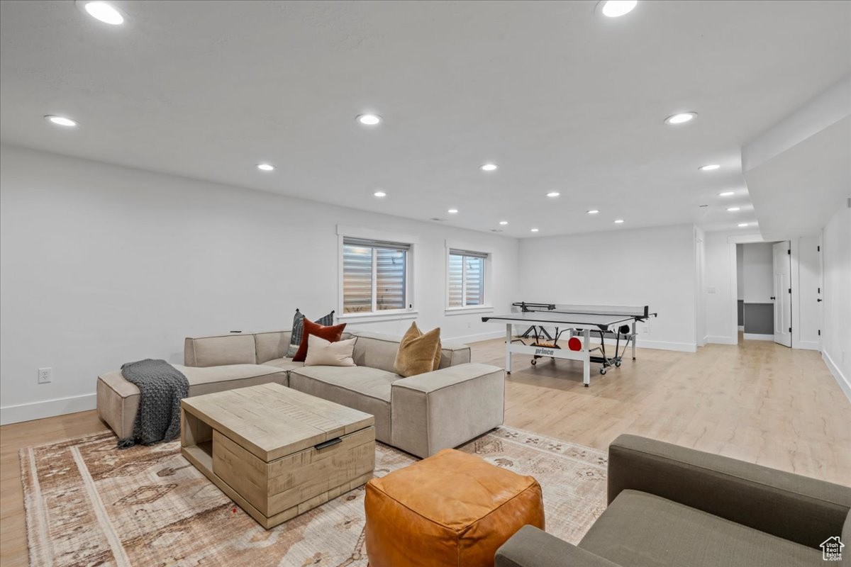 HIGH POINTE - Residential