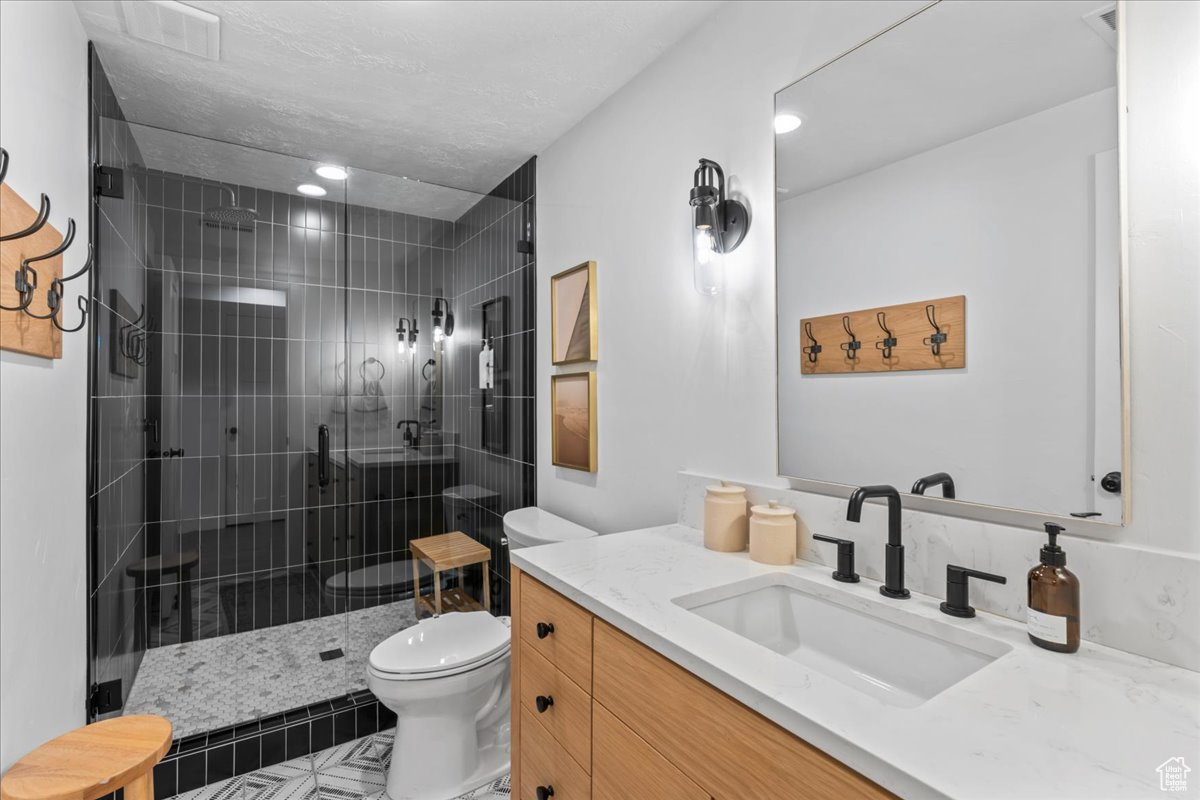 HIGH POINTE - Residential