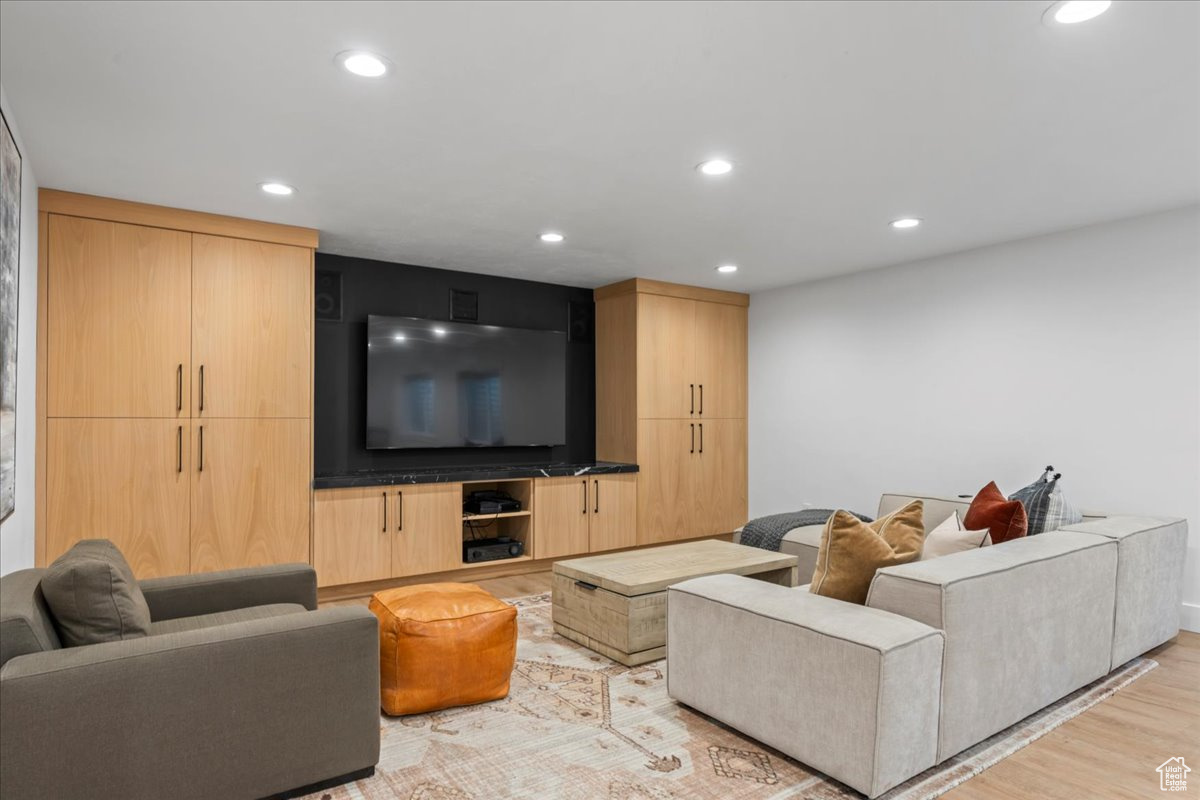 HIGH POINTE - Residential