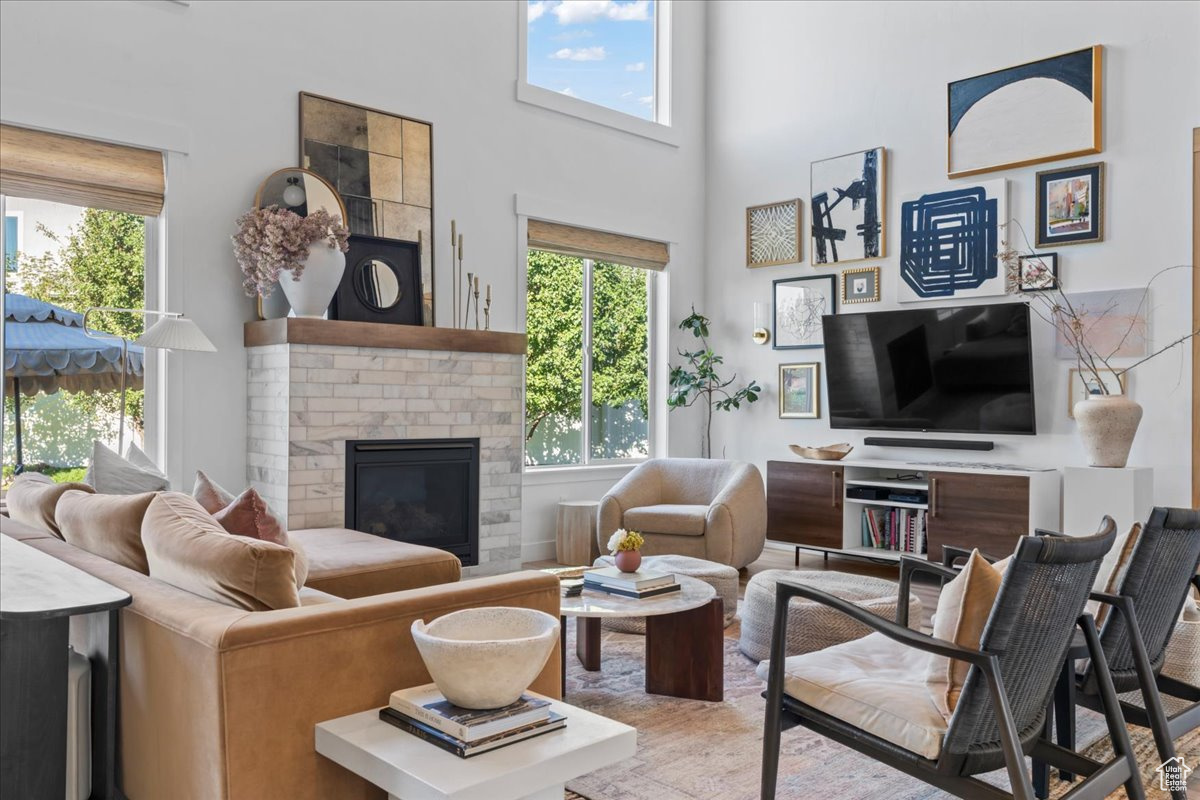 HIGH POINTE - Residential