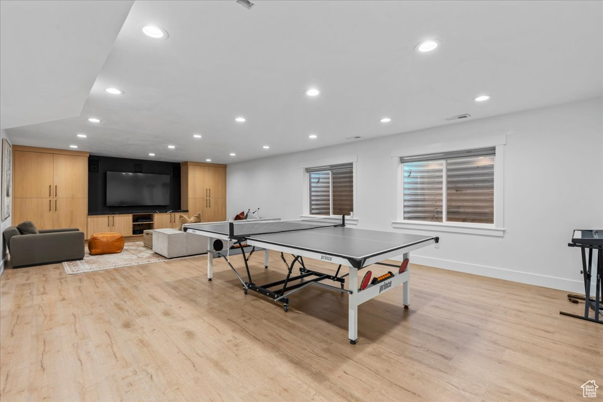 HIGH POINTE - Residential