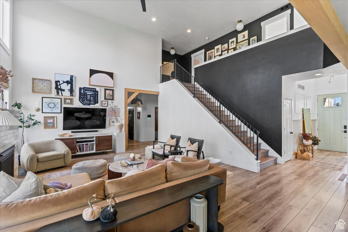 HIGH POINTE - Residential