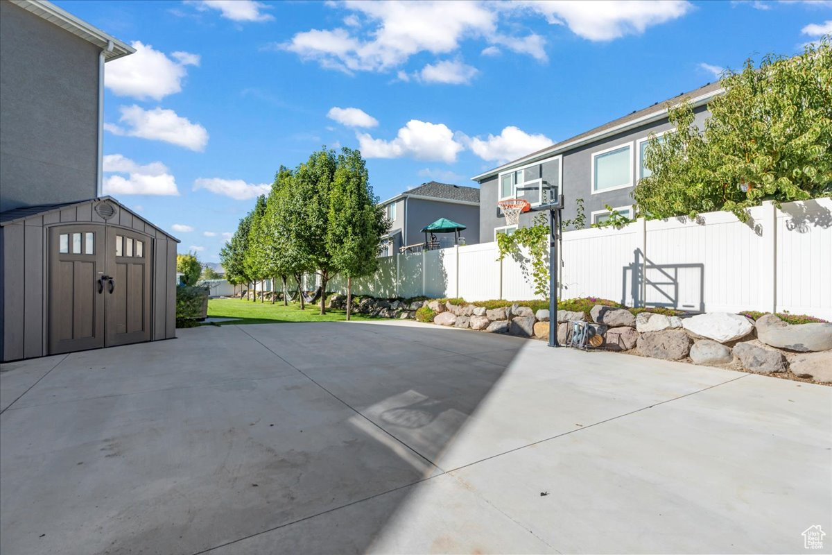 HIGH POINTE - Residential