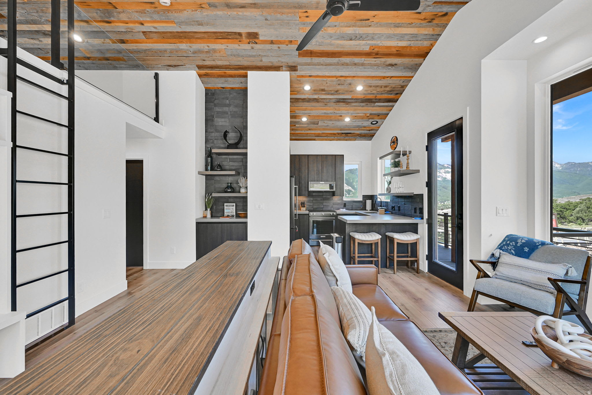 THE BRIDGES CABINS - Residential