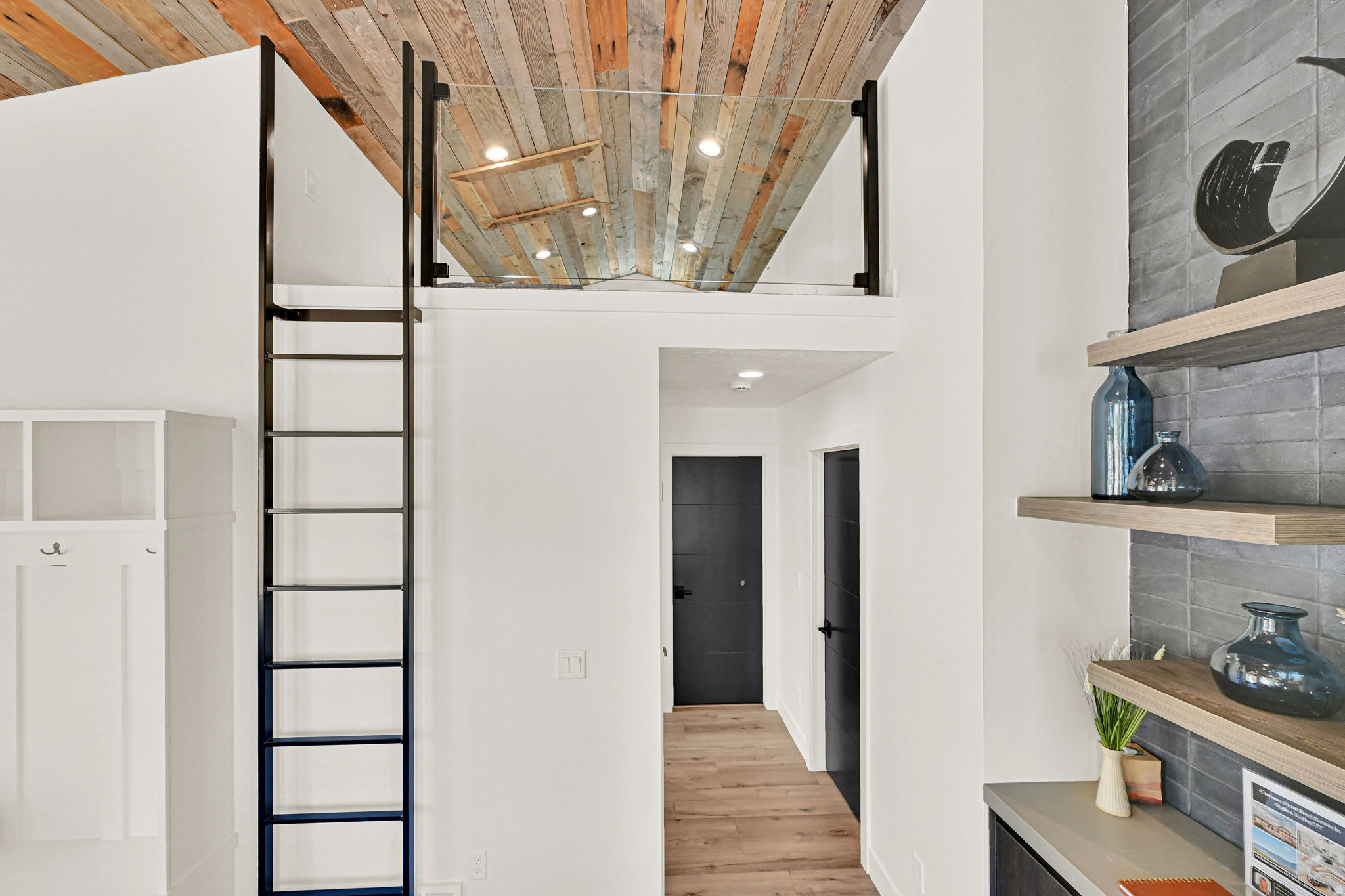 THE BRIDGES CABINS - Residential