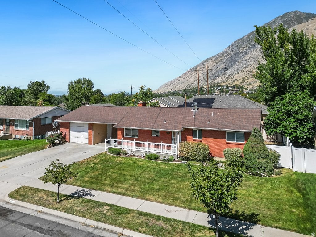 Photo of 1079 E HILLCREST DR, Springville, UT 84663 (MLS # 2186099)